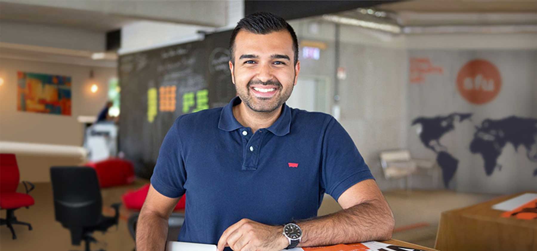 Eyuep_Aramaz_Social_Media_Marketing_Bielefeld_Online_Marketing Foto Eyüp Aramaz in der Founders Foundation in Bielefeld